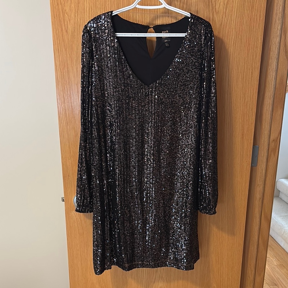 Reitmans Black and Silver Long Sleeve Sheath Dress